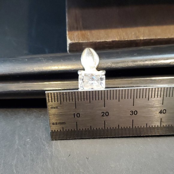 Size 8 925 Sterling Silver Cubic Zirconia Textured Sides Ring - Picture 7 of 8